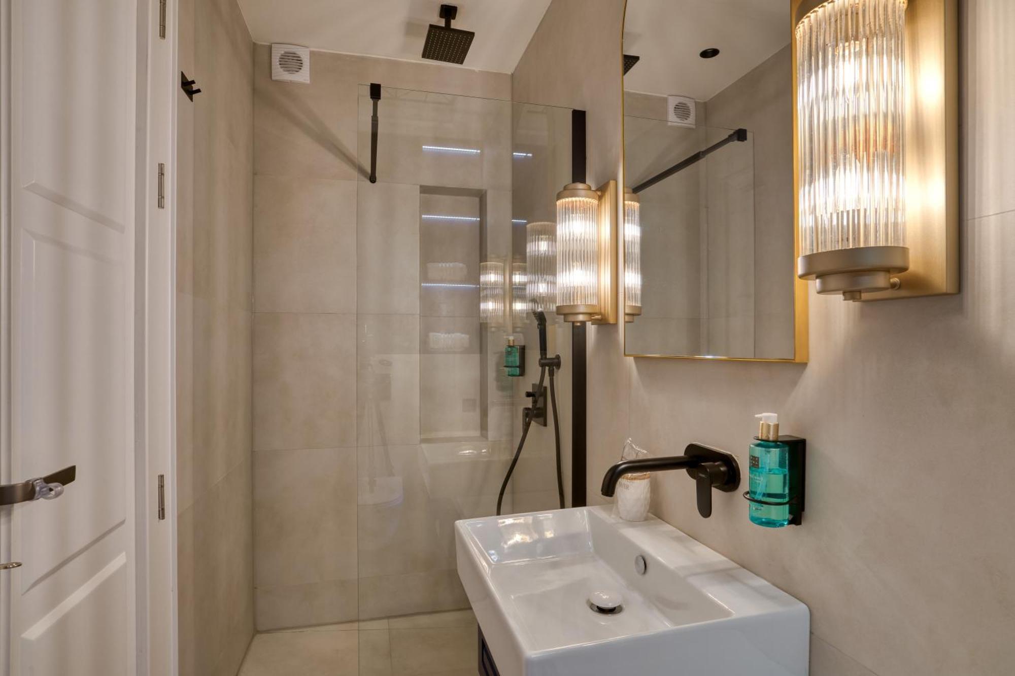 Hive Luxury Suites By Mn Property Cattaro Esterno foto